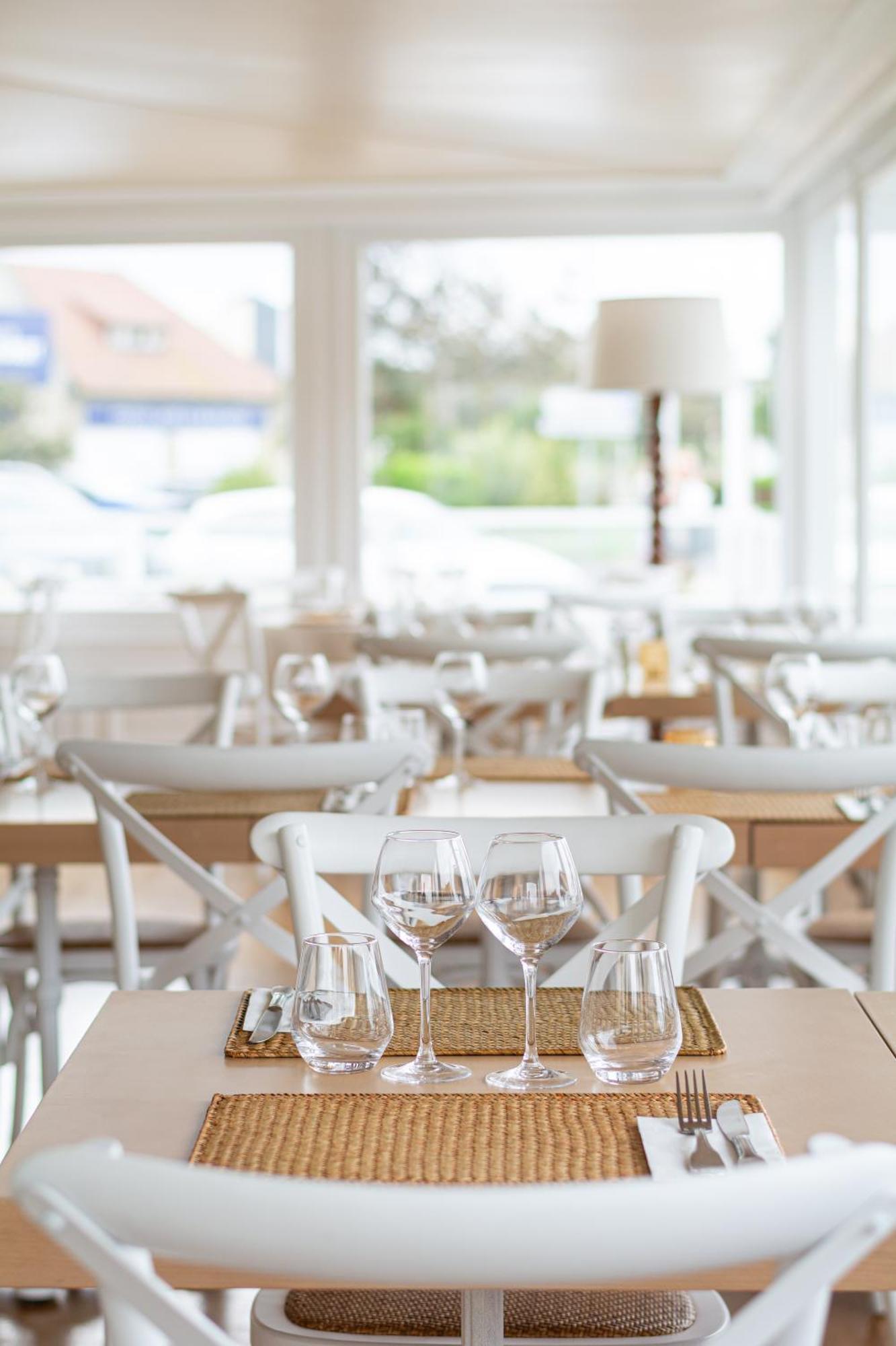 Hotel De La Plage Courseulles-sur-Mer Zewnętrze zdjęcie