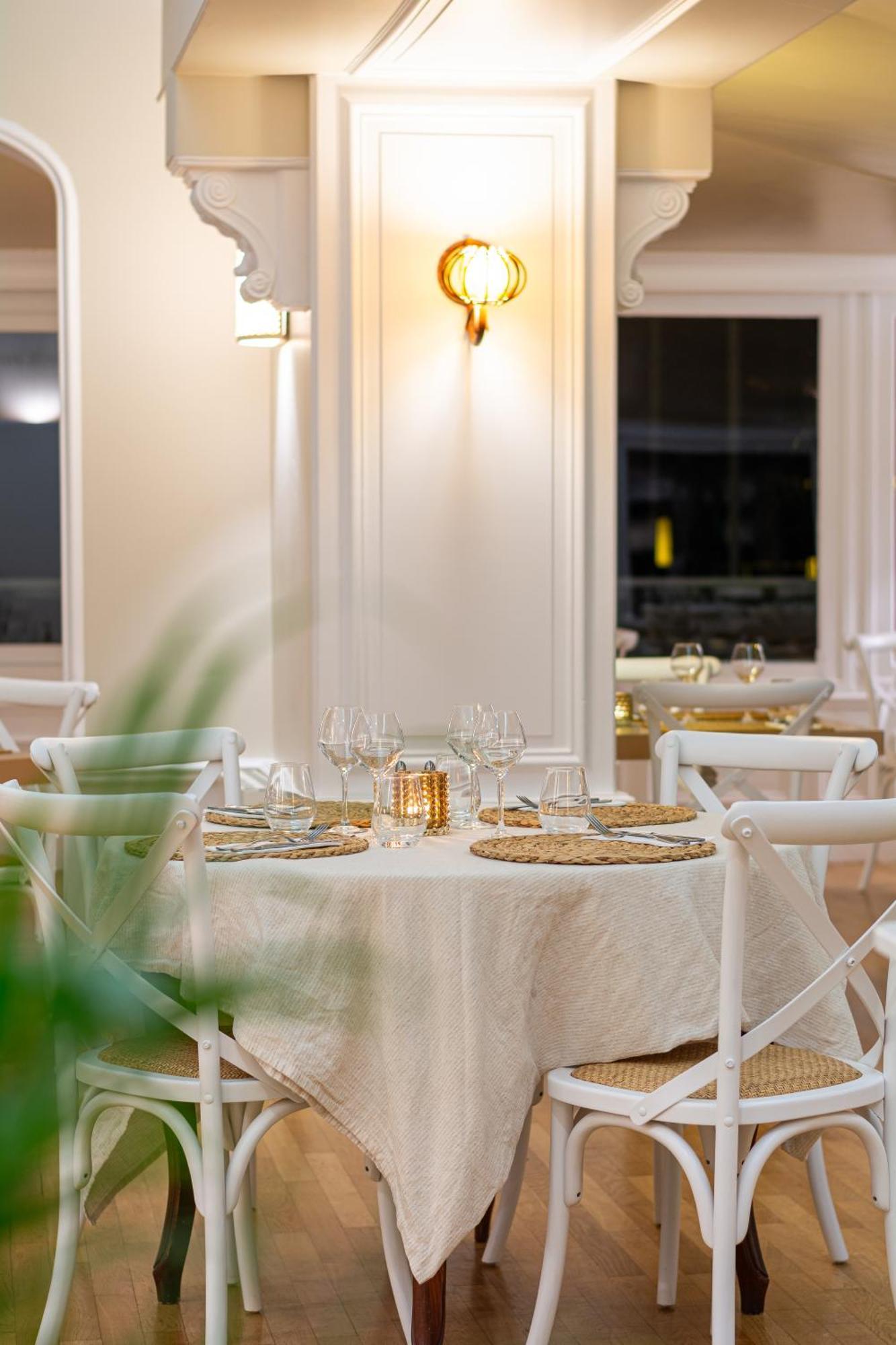 Hotel De La Plage Courseulles-sur-Mer Zewnętrze zdjęcie