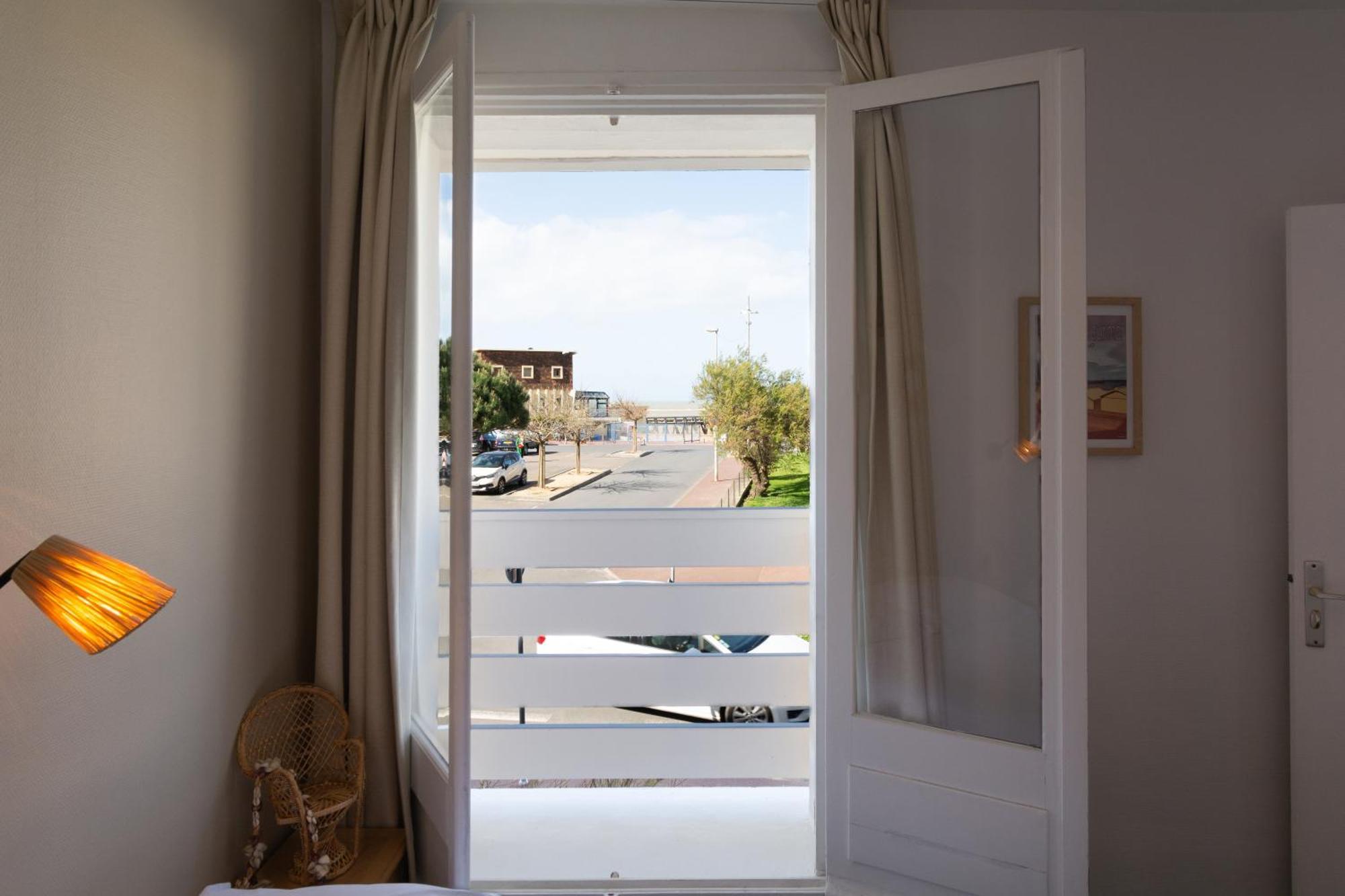 Hotel De La Plage Courseulles-sur-Mer Zewnętrze zdjęcie